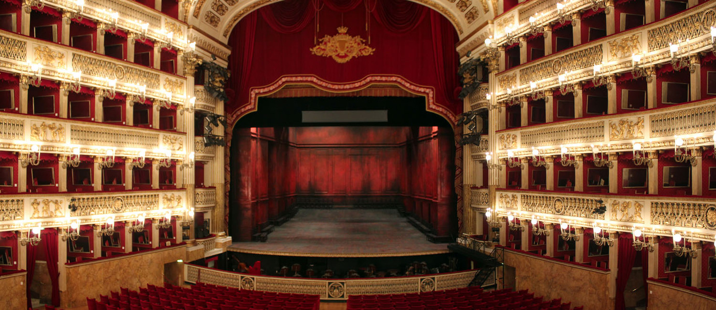 <p>L'opéra de Naples</p>