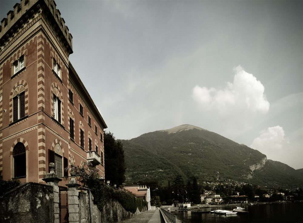 <p>(c) Didier Gualeni</p>