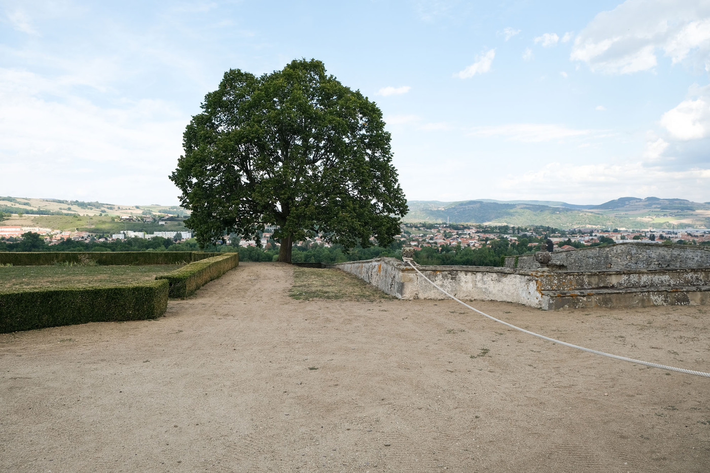 <p>(c) Didier Gualeni</p>