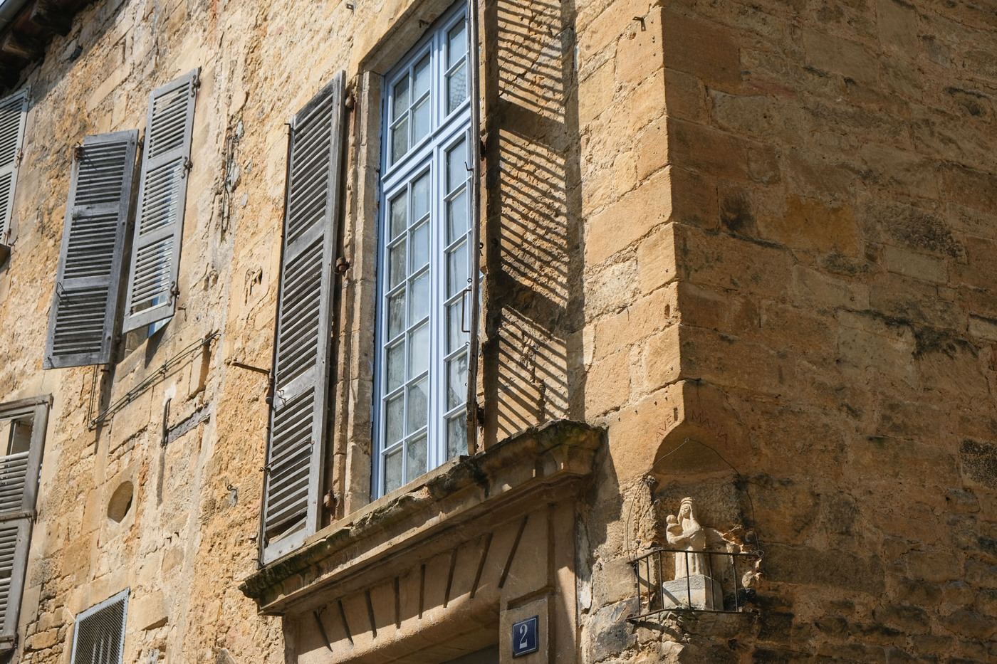 <p>(c) Didier Gualeni</p>