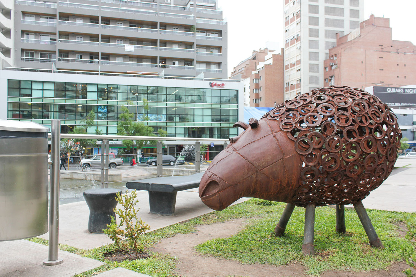 <p>(c) Didier Gualeni</p>