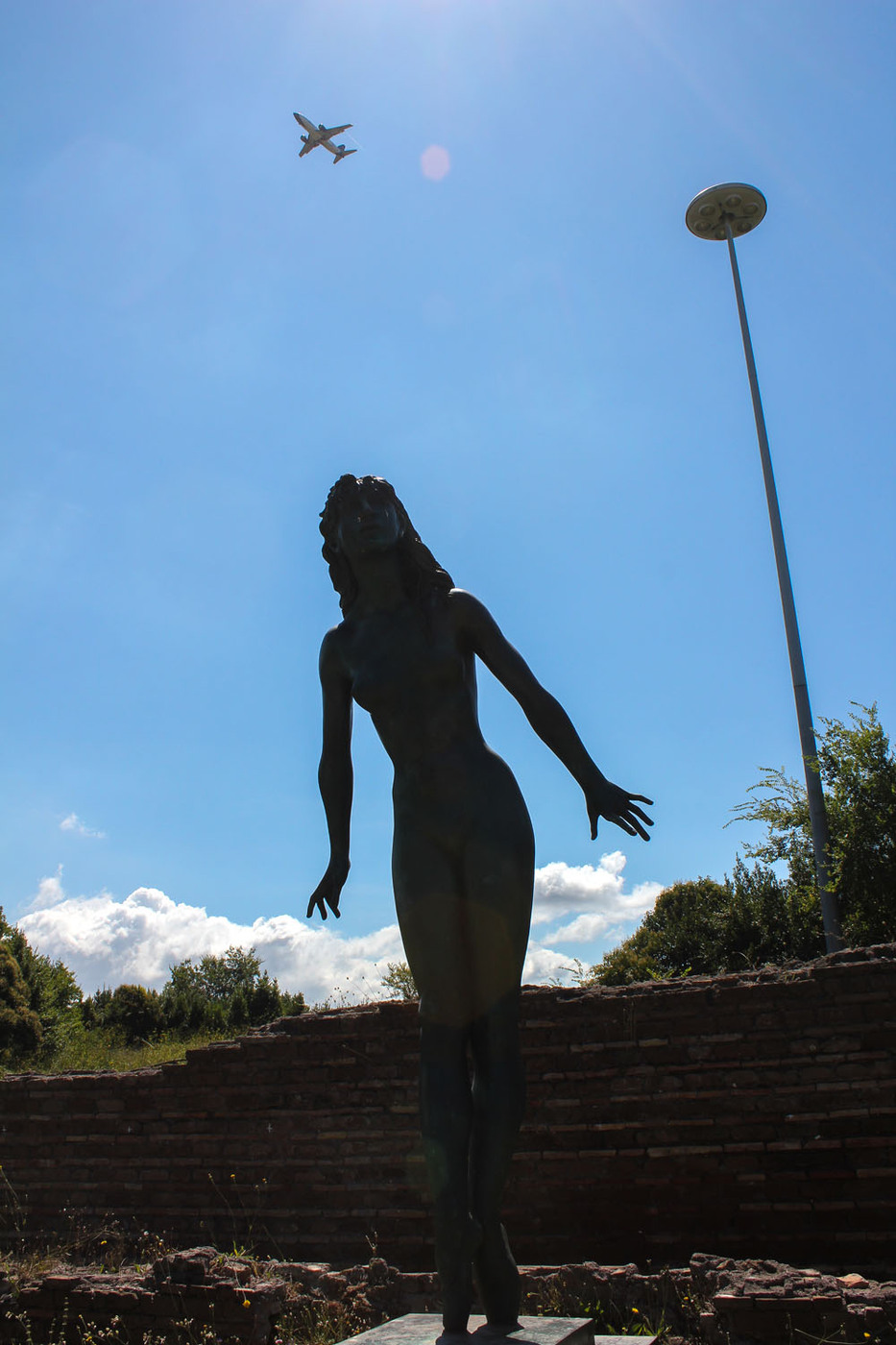 <p>(c) Didier Gualeni</p>